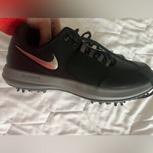 Womens nike zoom 7.5 golf shoes never worn like new
